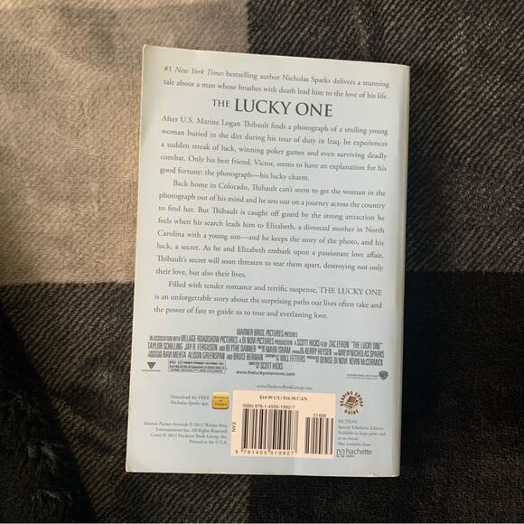 The Lucky One Nicholas Sparks Romance Book Paperback - Picture 3 of 3